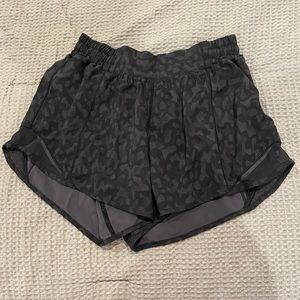 Lululemon Hotty Hot Low-Rise Lined Short 4”